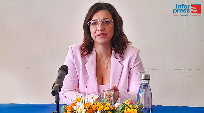 São Vicente: Secretária de Estado de Inclusão Social partilha com deputados medidas para melhorar serviços do ICCA