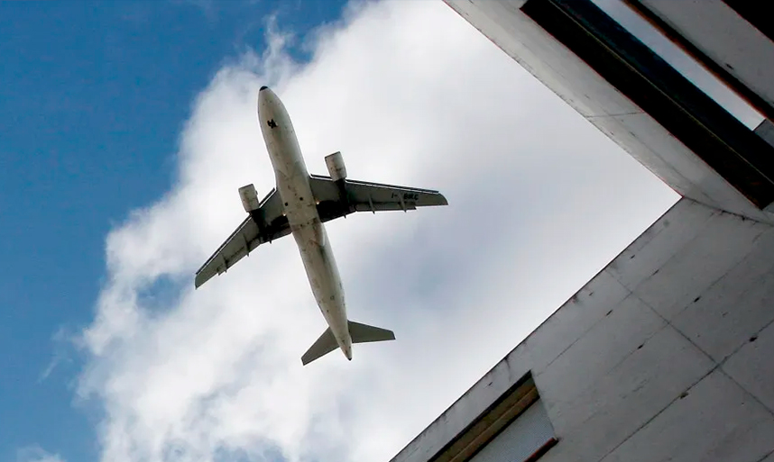 Iraque reabre espaço aéreo após ataque do Irão a base dos EUA