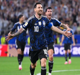 Messi reforça estatuto de 'rei' dos golos em Mundiais e bate novo recorde