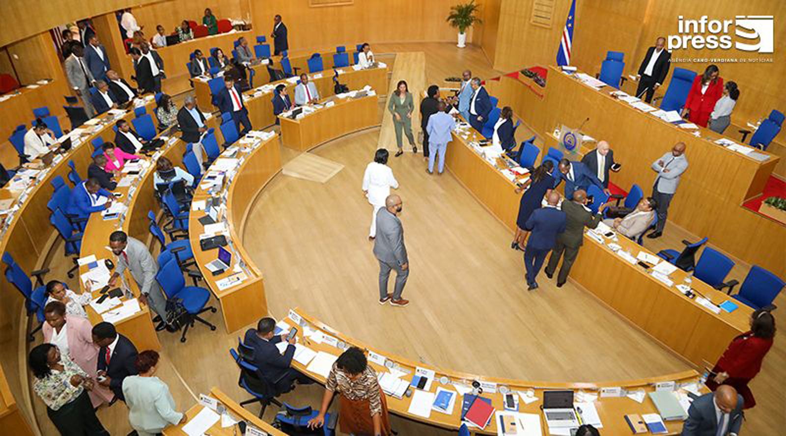 Parlamento: Governo diz ter encontrado “cofres vazios” e acusa MpD de “ilusão” com equilíbrio nas contas públicas