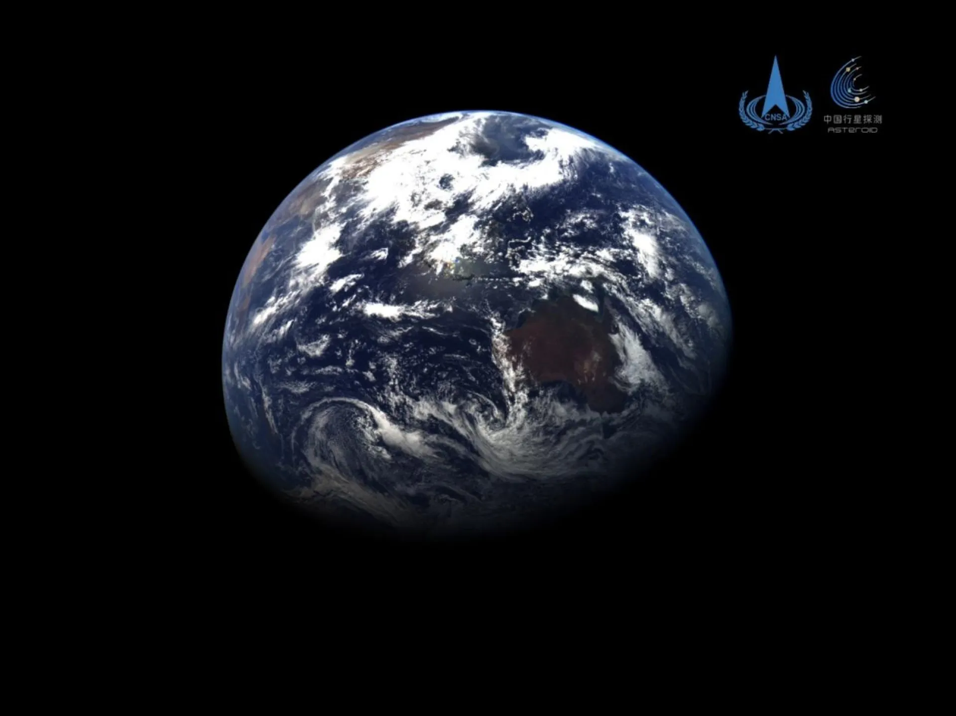 Sonda chinesa Tianwen-2 capta novas imagens da Terra e Lua a 590.000 quilómetros